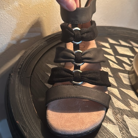 SOUL Naturalizer Black Sandals - Picture 10 of 12